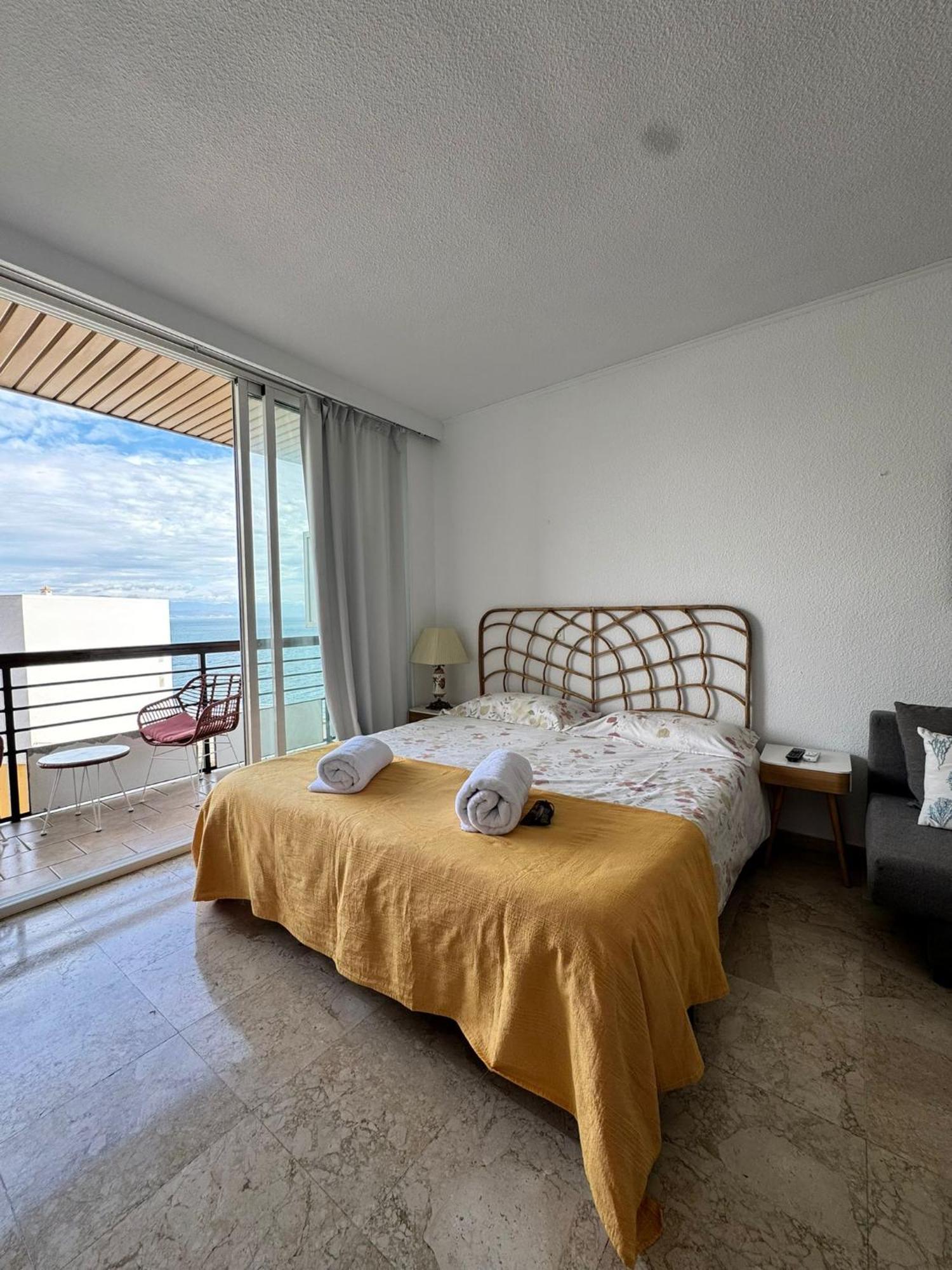 Castillo Santa Clara Estudio Con Vistas Laterales Al Mar Torremolinos Exterior photo